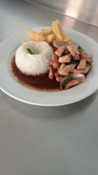 Pollo Saltado (Colación)